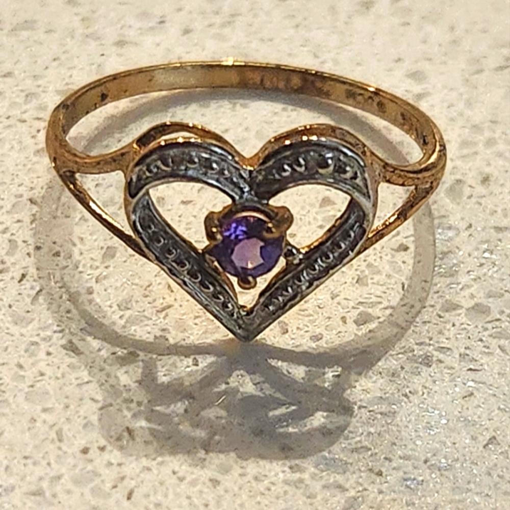 Vintage heart gold, amethyst and cubic zirconia ring